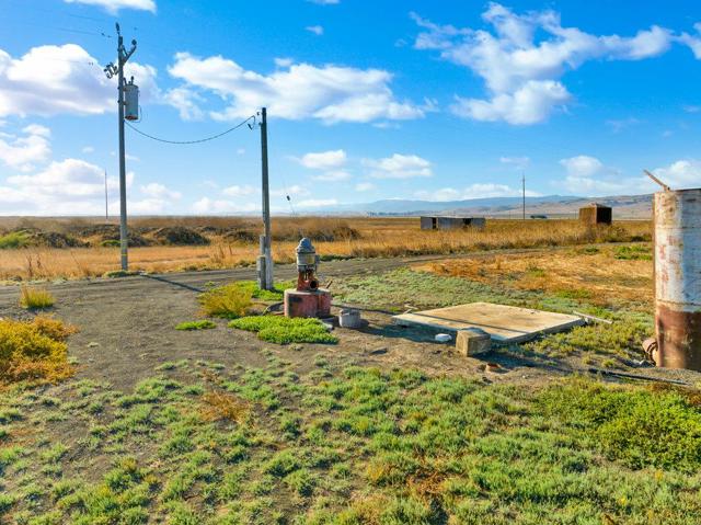 0 Highway 25, Hollister CA: https://media.crmls.org/mediaz/d1a62036-1568-4bee-8609-ced204f0a5e5.jpg