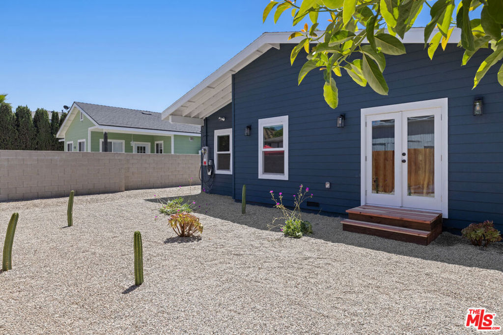 https://media.crmls.org/mediaz/d1a6ed1f-b819-4c1a-9f40-0a708bd29019.jpg?preset=X-Large