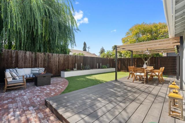 616 Douglas Avenue, Redwood City CA: https://media.crmls.org/mediaz/d1a748cb-afc4-4d7c-83b5-1ea4acc670c3.jpg