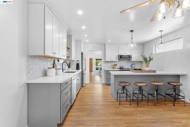 Image 19 of 46 For 831 Casanova Dr