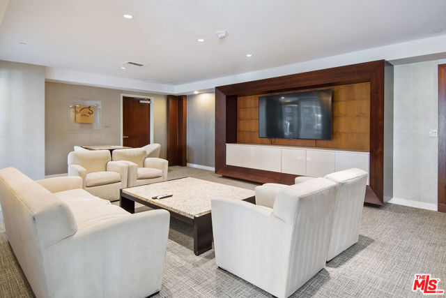 13700 Marina Pointe Drive, Marina del Rey CA: https://media.crmls.org/mediaz/d1a86725-d718-4cfd-97d1-1dcd4790e1ff.jpg