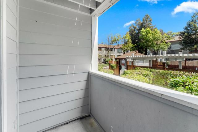 29628 Desert Oak Ct, Hayward CA: https://media.crmls.org/mediaz/d1a86fb0-a85c-4846-979f-7e121d271678.jpg
