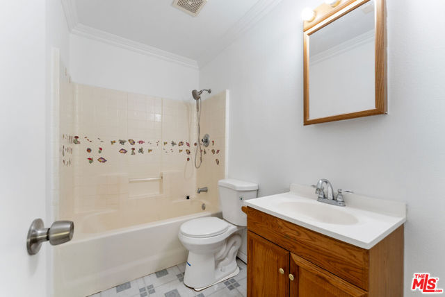 9256 6th Avenue, Hesperia CA: https://media.crmls.org/mediaz/d1a8c7c6-4bf5-42a5-969a-321704b8b6af.jpg