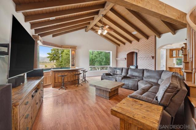 15091 Chemise Creek Rd, Ramona CA: https://media.crmls.org/mediaz/d1a916ef-6b72-447a-a2f9-322e824ebb46.jpg