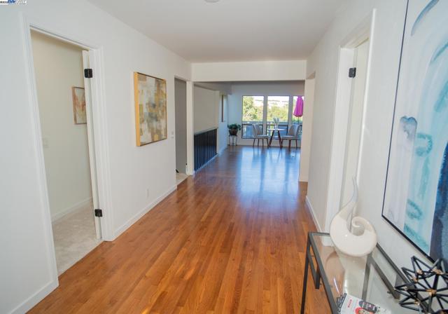 4732 Mira Vista Drive, Castro Valley CA: https://media.crmls.org/mediaz/d1a9491b-4541-49d6-9142-44fc72968762.jpg