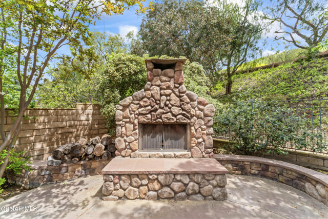 186 Parkside Drive, Simi Valley CA: https://media.crmls.org/mediaz/d1a9ed80-e814-4a78-a96e-f1e4fd5f3eeb.jpg