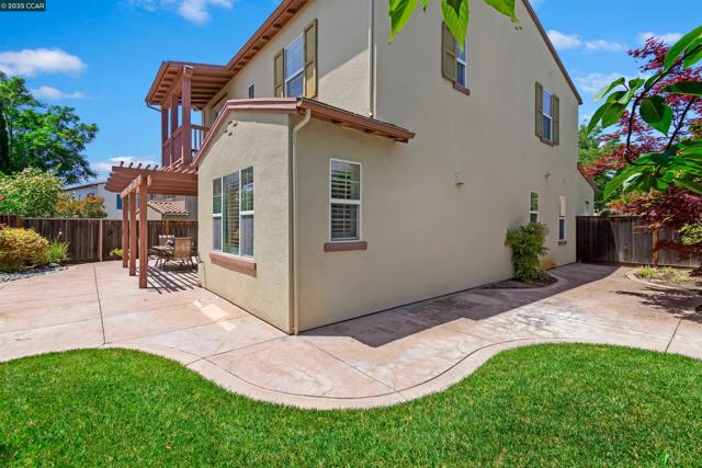 5214 Kenilworth Way, San Ramon CA: https://media.crmls.org/mediaz/d1aa5d64-aee1-4627-a6e8-cb5af6efc890.jpg
