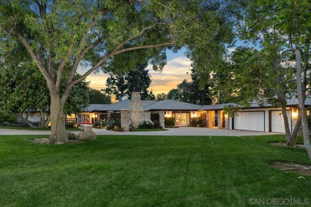 6351 Lago Lindo, Rancho Santa Fe CA: https://media.crmls.org/mediaz/d1aa81e0-cd43-41c8-91de-4ff905d7a456.jpg