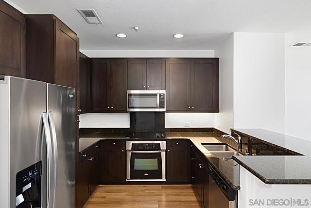 3957 30Th St, San Diego CA: https://media.crmls.org/mediaz/d1aa8202-04b6-4528-81a4-c4ebab98173e.jpg