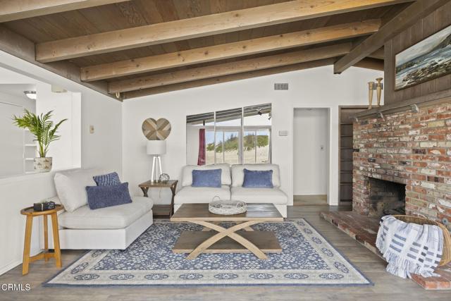 1218 Cornwall Lane, Ventura CA: https://media.crmls.org/mediaz/d1aad525-6b32-46b3-aa82-6991bbde47b5.jpg