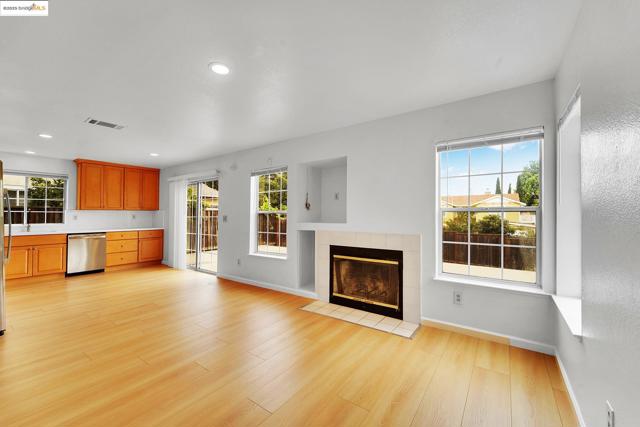 1764 Primrose Ln, Pinole CA: https://media.crmls.org/mediaz/d1ab37ec-c2ef-49fe-ba7a-e8ed0050935e.jpg