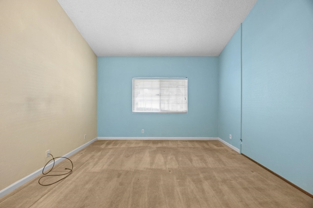 34203 Petard Ter, Fremont CA: https://media.crmls.org/mediaz/d1ab4f84-3c34-4fe1-aec9-ea30fd0b309a.jpg