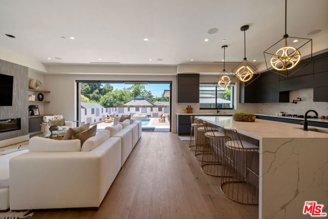 4299 Elmer Avenue, Studio City CA: https://media.crmls.org/mediaz/d1ab554e-134b-457f-a673-d2569bfaa9bb.jpg