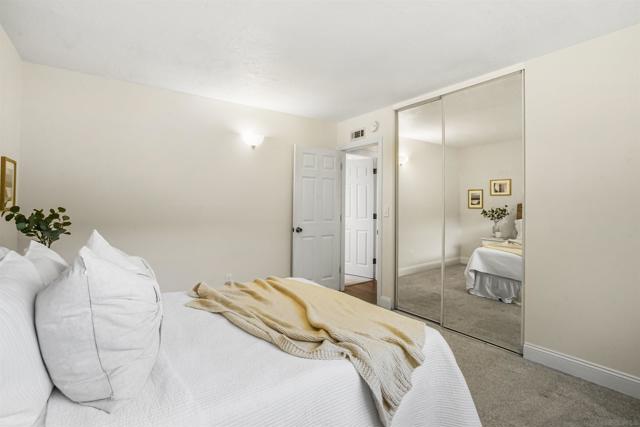 4086 Lonnie St, Oceanside CA: https://media.crmls.org/mediaz/d1ab67bb-9a96-4c54-9297-c81a1deb2a66.jpg