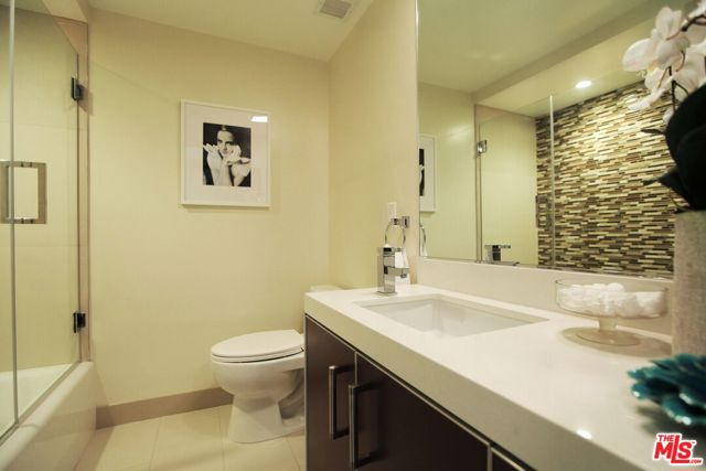 11657 Chenault Street, Los Angeles CA: https://media.crmls.org/mediaz/d1ab87f8-63a7-4a80-a81d-a6b345e205ed.jpg