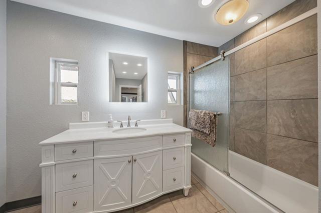 12340 Lakeshore Drive, Clearlake CA: https://media.crmls.org/mediaz/d1abab0d-c596-4c08-9bbf-e6ffa1c03f01.jpg
