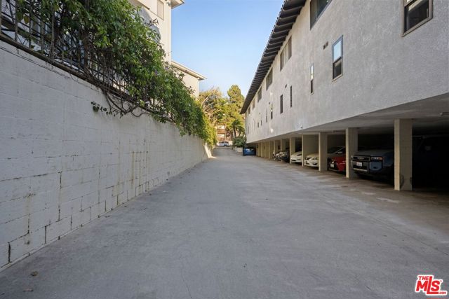 5951 Canterbury Drive, Culver City CA: https://media.crmls.org/mediaz/d1abbc21-5aed-4f63-ab9c-7d5d3116ccc0.jpg