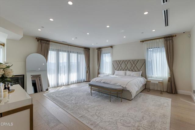 780 Greenridge Drive, La Canada Flintridge CA: https://media.crmls.org/mediaz/d1ac0c32-4280-4b3d-bb44-a8e839b96ed6.jpg