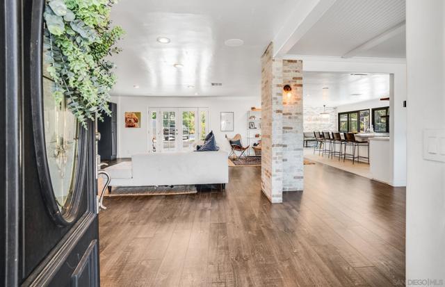 1271 Via Sendero, Escondido CA: https://media.crmls.org/mediaz/d1ac72ae-038f-40b6-8cf8-ca160ec84e4d.jpg