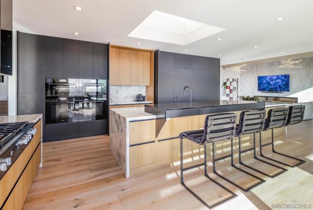 3240 Piragua St, Carlsbad CA: https://media.crmls.org/mediaz/d1ac9afe-23e6-4fdd-84bb-b836cc243cb7.jpg