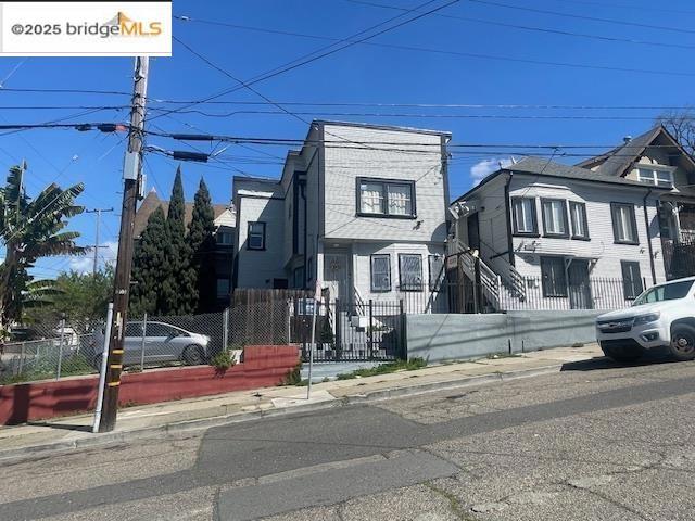 2304 E 22nd ST, Oakland CA: https://media.crmls.org/mediaz/d1ace6dc-73d1-4e53-b0b1-e030deb24c07.jpg
