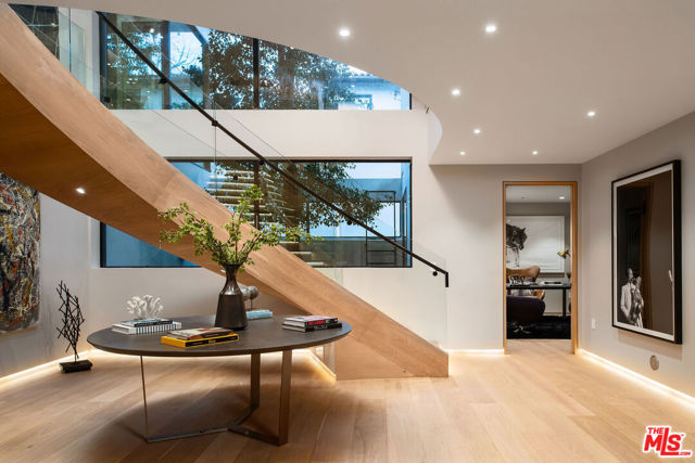 1729 Angelo Drive, Beverly Hills CA: https://media.crmls.org/mediaz/d1ad1b00-0dac-47d5-90ea-71055148de28.jpg