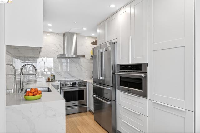 565 Bellevue Ave, Oakland CA: https://media.crmls.org/mediaz/d1ad32e2-a836-42e4-a1fe-0372d5c75f22.jpg