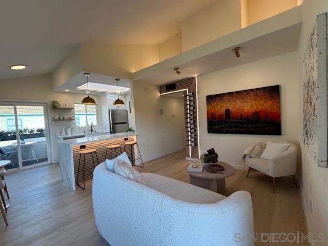 4043 Utah St, San Diego CA: https://media.crmls.org/mediaz/d1ae9424-f9de-43e8-a12f-c4e244d305ef.jpg