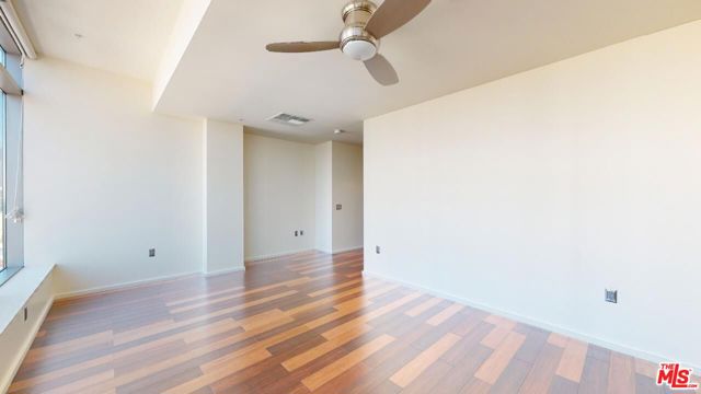 1155 S Grand Avenue, Los Angeles CA: https://media.crmls.org/mediaz/d1af53fa-a1e7-42d9-bdb2-274ecfecc8f0.jpg