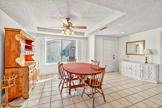 142 Camino Arroyo S, Palm Desert CA: https://media.crmls.org/mediaz/d1afc140-1752-40eb-95aa-705a0b5e49a4.jpg