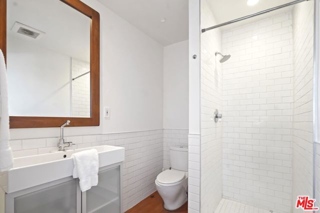 3838 Buena Park Drive, Studio City CA: https://media.crmls.org/mediaz/d1b02dc3-d8ac-4555-9009-0ddf4e662888.jpg