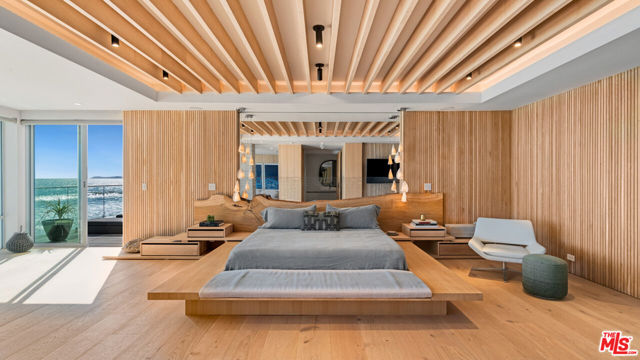 24572 Malibu Road, Malibu CA: https://media.crmls.org/mediaz/d1b0989c-eac6-4478-98ed-5a4abe5446c3.jpg