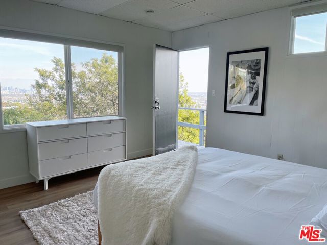 9432 Sierra Mar Place, Los Angeles CA: https://media.crmls.org/mediaz/d1b140d0-b298-4e1d-b98d-34320d9bce8e.jpg