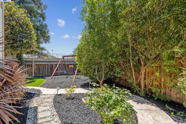 418 Golf Ct, Walnut Creek CA: https://media.crmls.org/mediaz/d1b1ccb5-1289-4883-87ca-ecb41b38f189.jpg