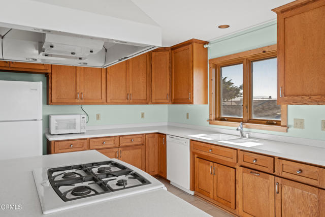 Detail Gallery Image 21 of 34 For 960 Glass Beach Dr, Fort Bragg,  CA 95437 - 2 Beds | 2 Baths