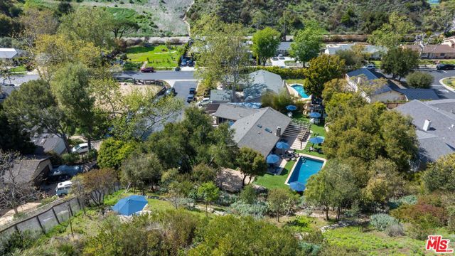30603 El Sueno Drive, Malibu CA: https://media.crmls.org/mediaz/d1b227ef-6adc-42b2-9227-4749551e1e5c.jpg