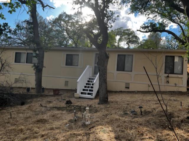 16612 Stagecoach Rd, Corning CA: https://media.crmls.org/mediaz/d1b2ee98-948d-4c30-963b-6fc512738460.jpg