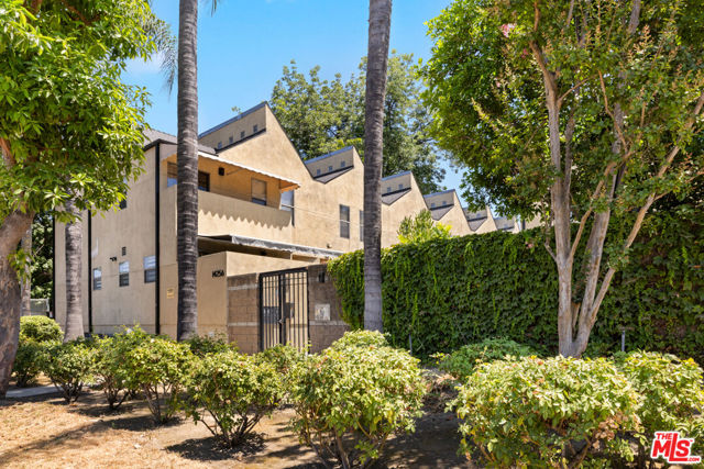 14256 Victory Boulevard, Van Nuys CA: https://media.crmls.org/mediaz/d1b3106e-f347-42db-8294-86bf49fb88c5.jpg