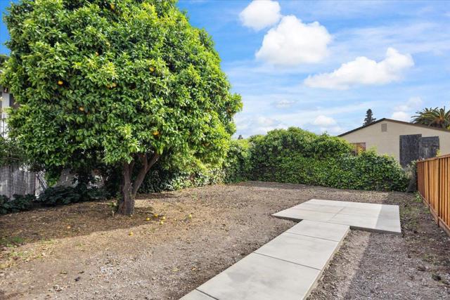 8850 Dowling Street, Oakland CA: https://media.crmls.org/mediaz/d1b36038-5bac-488c-82df-5fc03d5c9559.jpg