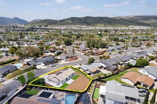 10107 Strathmore Drive, Santee CA: https://media.crmls.org/mediaz/d1b52c57-4b5c-4a8c-94f1-8201e1ea1c4c.jpg