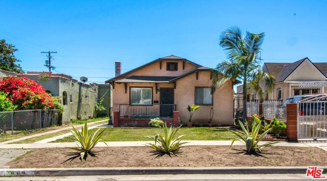 604 W 106th Street, Los Angeles CA: https://media.crmls.org/mediaz/d1b54533-9358-4a68-8a99-76835335ec66.jpg