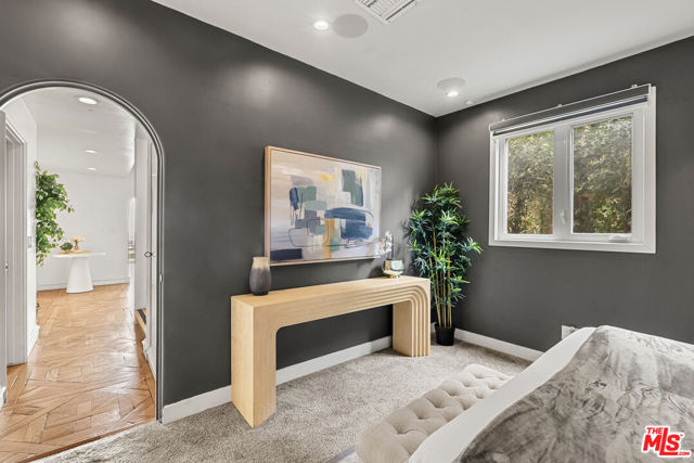 8828 Thrasher Avenue, Los Angeles CA: https://media.crmls.org/mediaz/d1b545fa-bb42-4674-a8bb-95f817140fd1.jpg