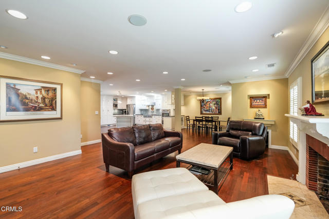 Detail Gallery Image 3 of 44 For 2765 San Pasqual St, Pasadena,  CA 91107 - 2 Beds | 2 Baths