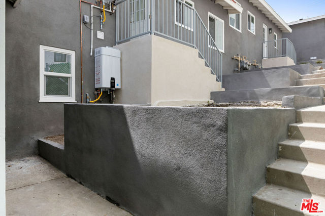 7127 Ramsgate Avenue, Los Angeles CA: https://media.crmls.org/mediaz/d1b56f84-8fcc-430d-9b6d-c2486ef3149b.jpg