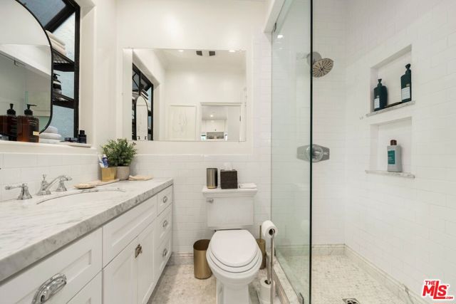 500 N Genesee Avenue, Los Angeles CA: https://media.crmls.org/mediaz/d1b74ec4-cf89-4db2-a4b2-71cf281cdacb.jpg
