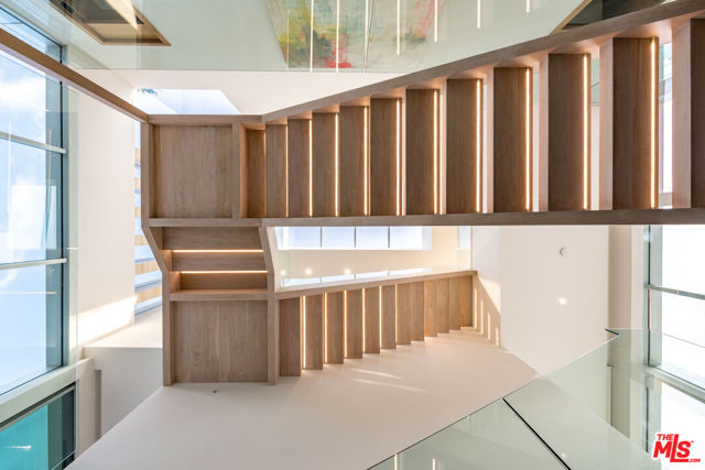 642 Perugia Way, Los Angeles CA: https://media.crmls.org/mediaz/d1b7c015-4261-48fd-a0ec-173920ebd3e6.jpg