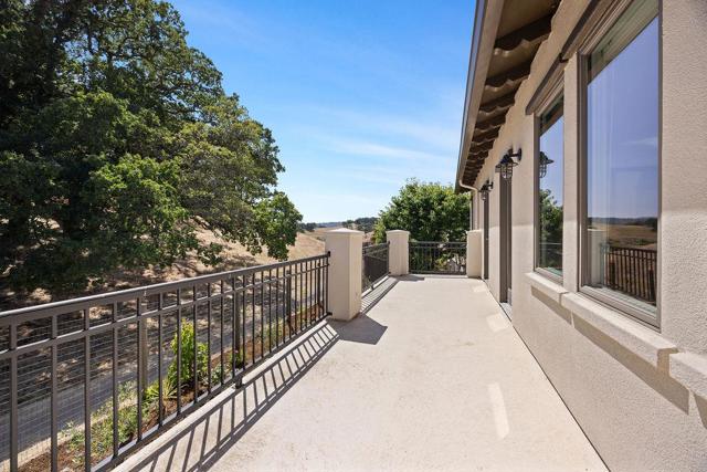 2953 Pebble Beach Circle, Fairfield CA: https://media.crmls.org/mediaz/d1b7d244-ac70-4355-9e40-d5a59d733ecc.jpg