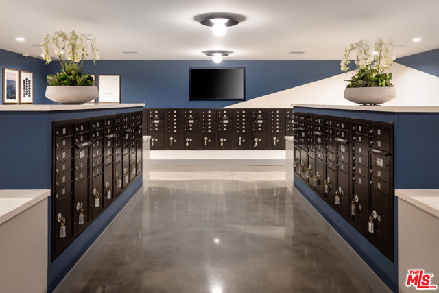 11950 Erwin Street Street, North Hollywood CA: https://media.crmls.org/mediaz/d1b82f07-45e6-483b-84cf-edc60d8f7371.jpg