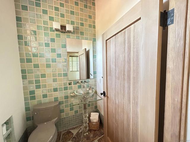 Image 40 of 49 For 1105 Stratford Ct
