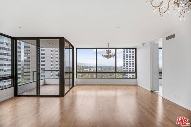 10350 Wilshire Boulevard, Los Angeles CA: https://media.crmls.org/mediaz/d1b8dc14-4467-437a-8994-25dc498a1334.jpg